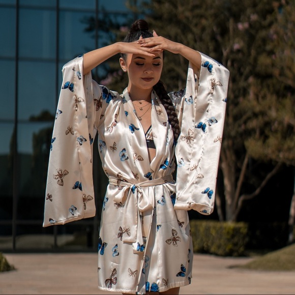 Handmade Satin Butterfly Robe - Picture 5 of 8